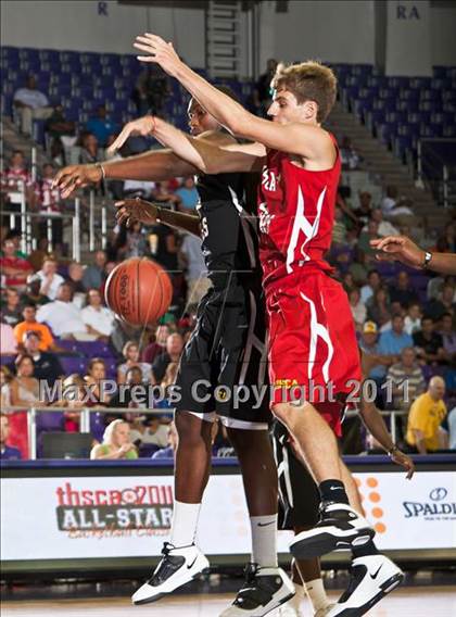 Thumbnail 1 in THSCA All-Star Basketball Game (North vs. South) photogallery.