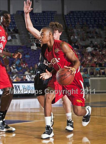 Thumbnail 2 in THSCA All-Star Basketball Game (North vs. South) photogallery.