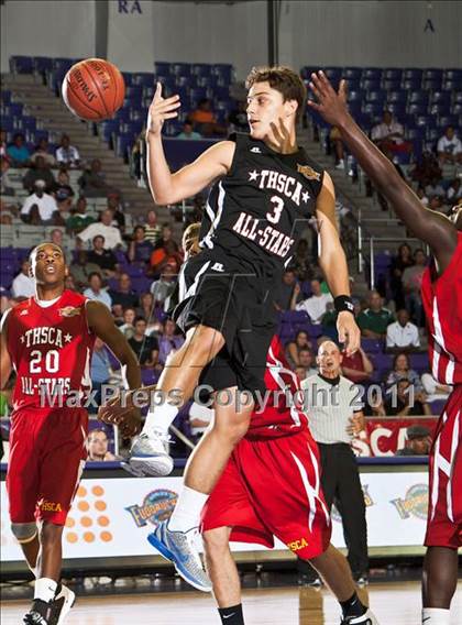Thumbnail 2 in THSCA All-Star Basketball Game (North vs. South) photogallery.