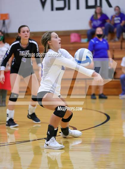 Thumbnail 2 in Stockton vs Logan/Palco photogallery.