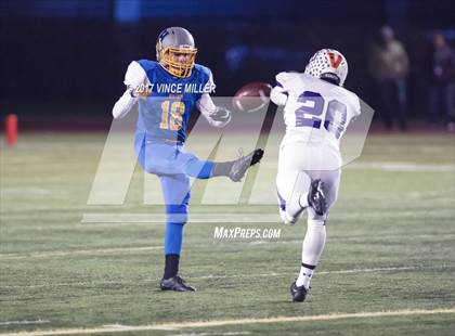 Thumbnail 1 in Sumner vs Hazen (WIAA 4A District Playoff) photogallery.