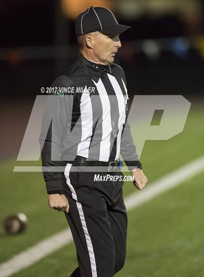 Thumbnail 2 in Sumner vs Hazen (WIAA 4A District Playoff) photogallery.