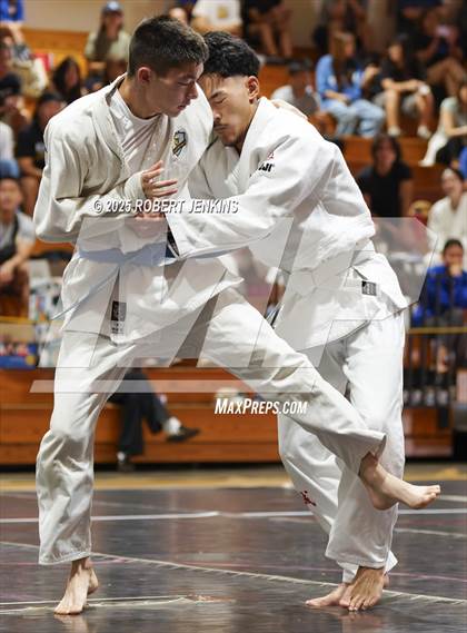 Thumbnail 3 in OIA Eastern Division Championship photogallery.