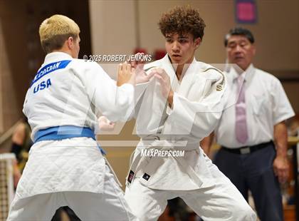 Thumbnail 3 in OIA Eastern Division Championship photogallery.