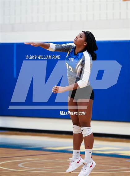 Thumbnail 2 in Millbrook vs. Burke Catholic (Section 9 Class C Final) photogallery.