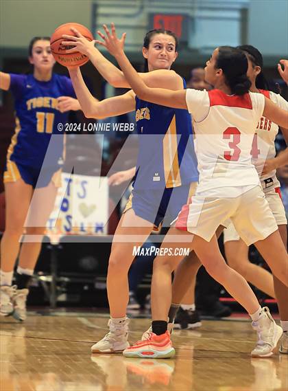 Thumbnail 1 in Hamilton vs North Salem (NYSPHSAA Section 1 Class C Semifinal) photogallery.