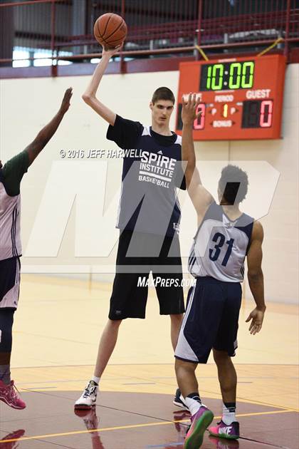 Thumbnail 1 in SPIRE Institute's 7-foot-7 Robert Bobroczky photogallery.