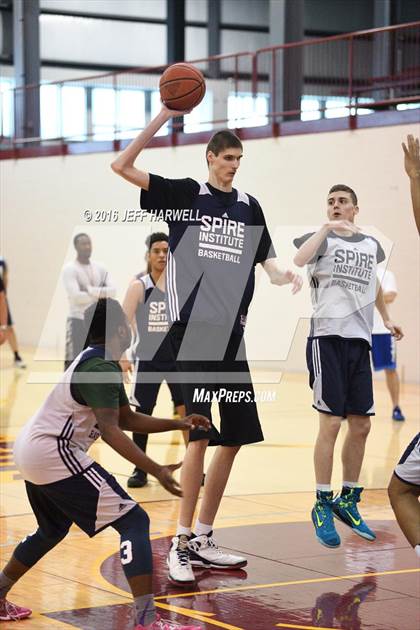 Thumbnail 3 in SPIRE Institute's 7-foot-7 Robert Bobroczky photogallery.