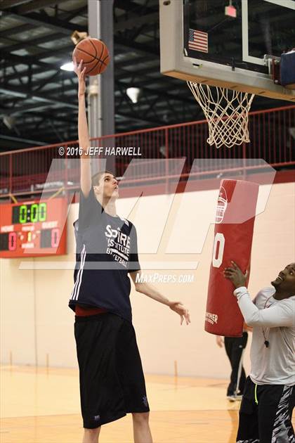 Thumbnail 1 in SPIRE Institute's 7-foot-7 Robert Bobroczky photogallery.