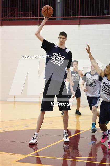 Thumbnail 2 in SPIRE Institute's 7-foot-7 Robert Bobroczky photogallery.
