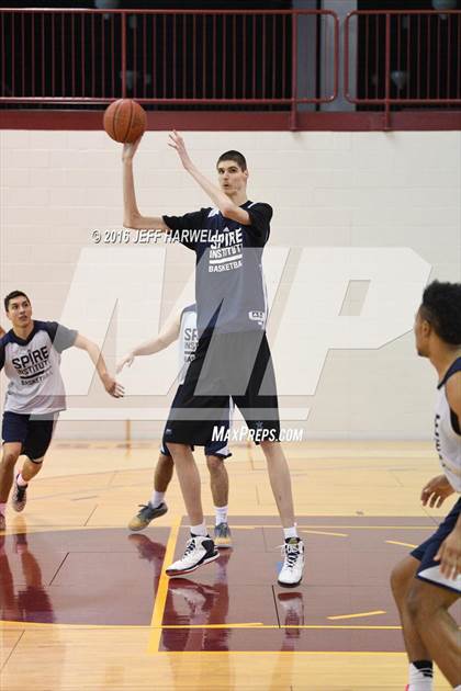 Thumbnail 2 in SPIRE Institute's 7-foot-7 Robert Bobroczky photogallery.