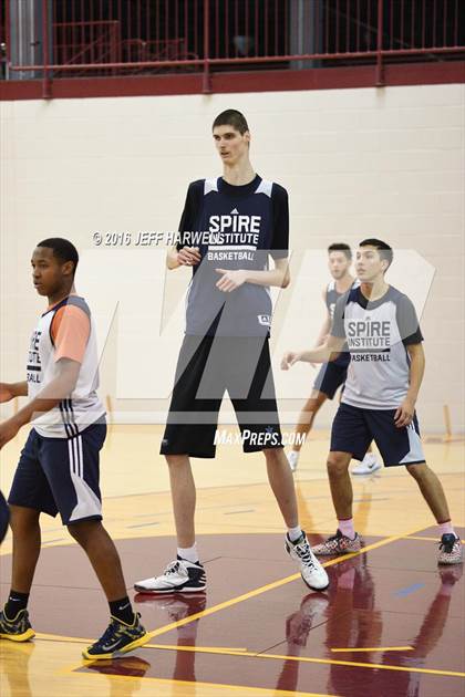 Thumbnail 2 in SPIRE Institute's 7-foot-7 Robert Bobroczky photogallery.