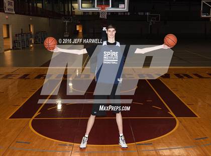 Thumbnail 2 in SPIRE Institute's 7-foot-7 Robert Bobroczky photogallery.