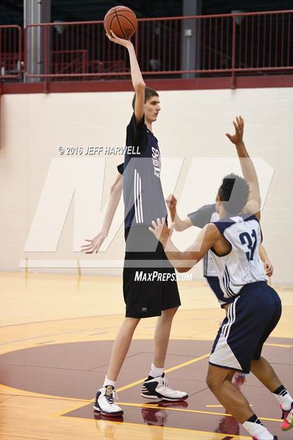 Thumbnail 1 in SPIRE Institute's 7-foot-7 Robert Bobroczky photogallery.