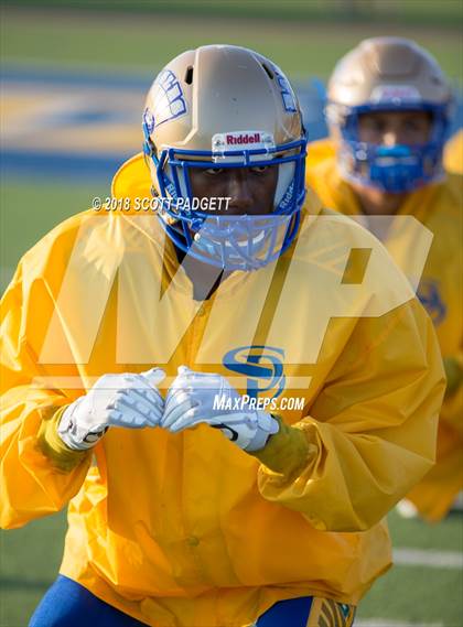 Thumbnail 1 in Sweetwater @ San Pasqual photogallery.