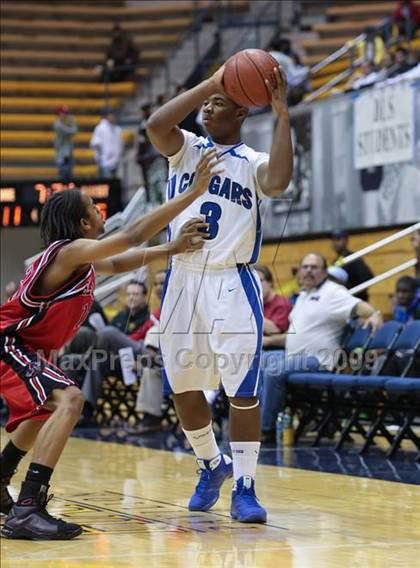 Thumbnail 3 in Salesian vs. Newark Memorial (MLK Classic) photogallery.