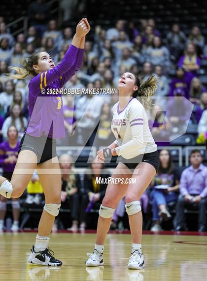 Thumbnail 2 in Liberty Hill vs. Reedy (UIL 5A Semifinal) photogallery.