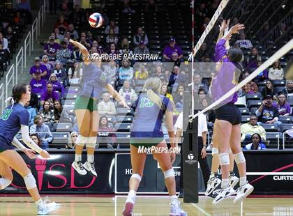 Thumbnail 1 in Liberty Hill vs. Reedy (UIL 5A Semifinal) photogallery.