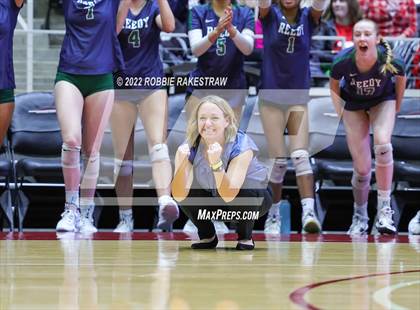 Thumbnail 2 in Liberty Hill vs. Reedy (UIL 5A Semifinal) photogallery.
