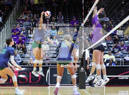 Thumbnail 2 in Liberty Hill vs. Reedy (UIL 5A Semifinal) photogallery.