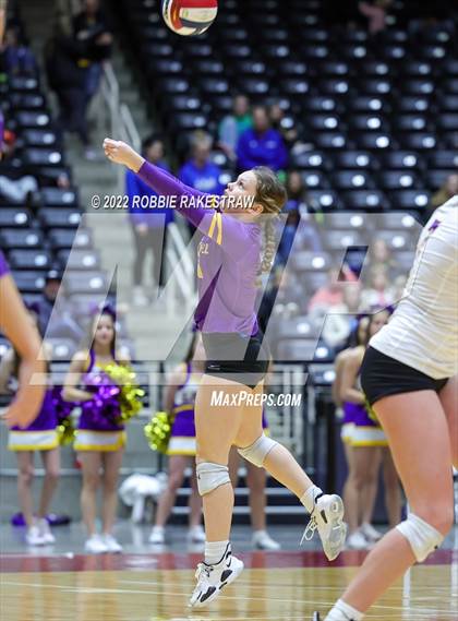 Thumbnail 1 in Liberty Hill vs. Reedy (UIL 5A Semifinal) photogallery.
