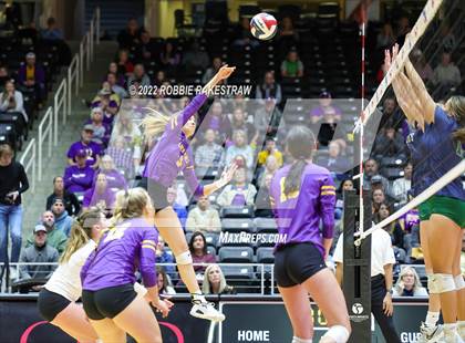 Thumbnail 3 in Liberty Hill vs. Reedy (UIL 5A Semifinal) photogallery.