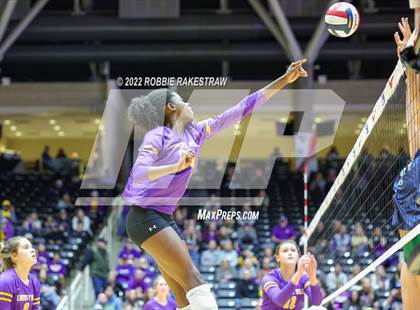 Thumbnail 1 in Liberty Hill vs. Reedy (UIL 5A Semifinal) photogallery.