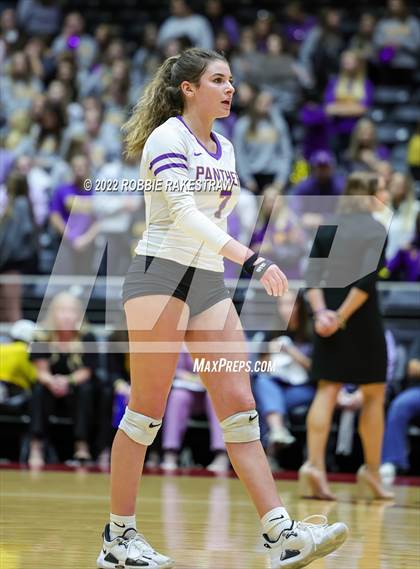 Thumbnail 3 in Liberty Hill vs. Reedy (UIL 5A Semifinal) photogallery.