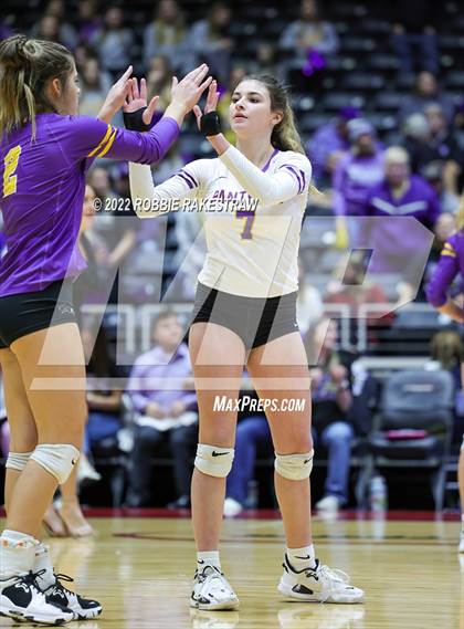Thumbnail 2 in Liberty Hill vs. Reedy (UIL 5A Semifinal) photogallery.
