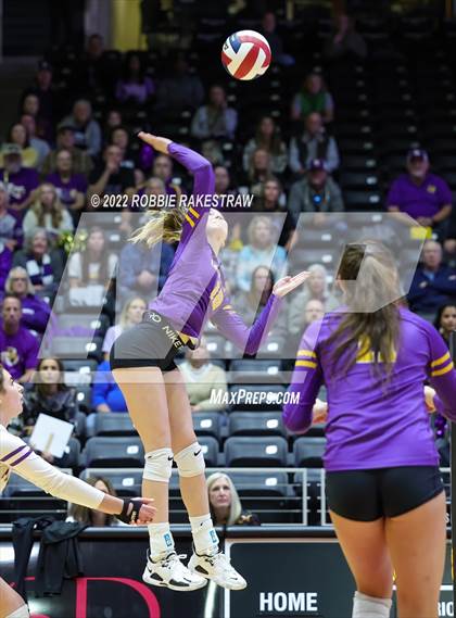 Thumbnail 3 in Liberty Hill vs. Reedy (UIL 5A Semifinal) photogallery.