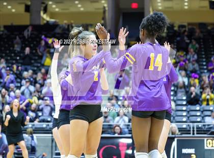 Thumbnail 2 in Liberty Hill vs. Reedy (UIL 5A Semifinal) photogallery.
