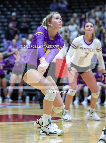 Thumbnail 2 in Liberty Hill vs. Reedy (UIL 5A Semifinal) photogallery.