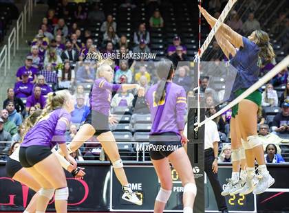 Thumbnail 2 in Liberty Hill vs. Reedy (UIL 5A Semifinal) photogallery.