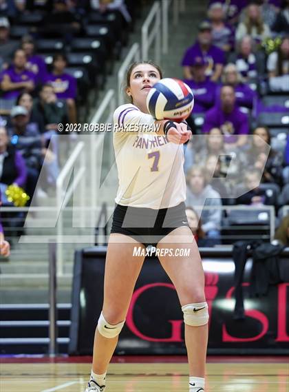 Thumbnail 1 in Liberty Hill vs. Reedy (UIL 5A Semifinal) photogallery.
