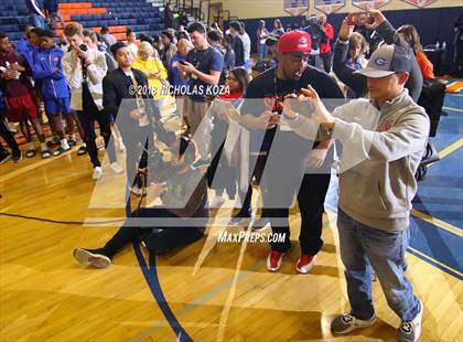 Thumbnail 2 in Clark vs. Bishop Gorman (Tarkanian Classic) photogallery.