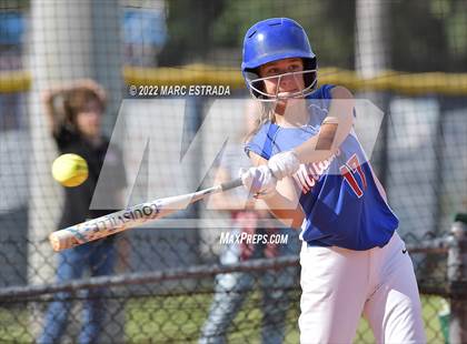 Thumbnail 1 in Indian Rocks Christian vs Northside Christian photogallery.