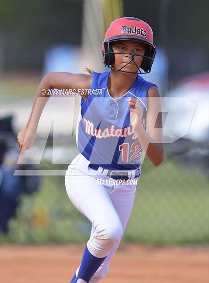 Thumbnail 3 in Indian Rocks Christian vs Northside Christian photogallery.