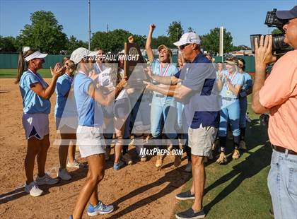 Thumbnail 2 in Lake Creek vs. Georgetown (UIL 5A State Championship) photogallery.