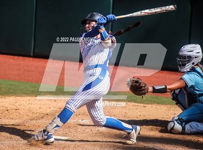 Thumbnail 3 in Lake Creek vs. Georgetown (UIL 5A State Championship) photogallery.