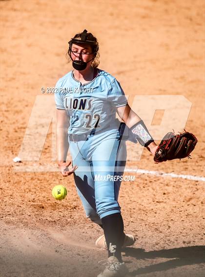 Thumbnail 3 in Lake Creek vs. Georgetown (UIL 5A State Championship) photogallery.