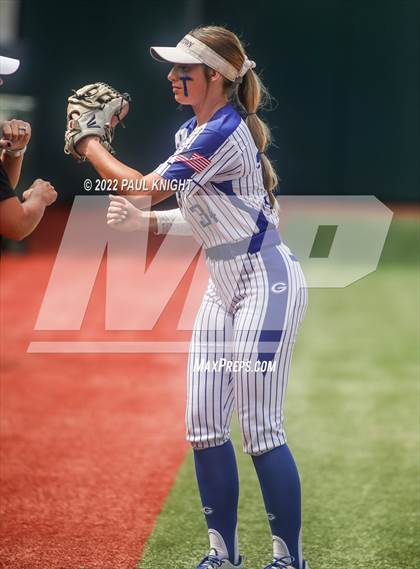 Thumbnail 2 in Lake Creek vs. Georgetown (UIL 5A State Championship) photogallery.