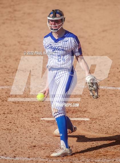 Thumbnail 2 in Lake Creek vs. Georgetown (UIL 5A State Championship) photogallery.