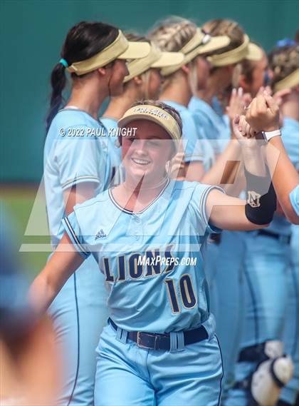 Thumbnail 3 in Lake Creek vs. Georgetown (UIL 5A State Championship) photogallery.