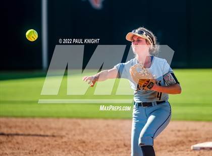 Thumbnail 2 in Lake Creek vs. Georgetown (UIL 5A State Championship) photogallery.