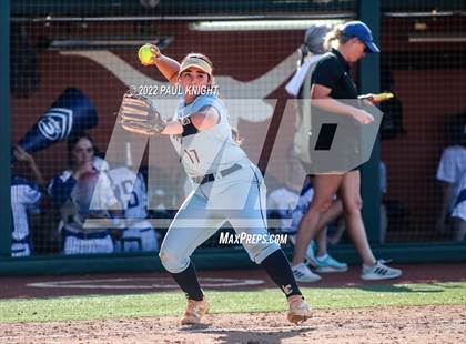 Thumbnail 2 in Lake Creek vs. Georgetown (UIL 5A State Championship) photogallery.