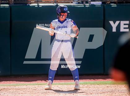 Thumbnail 3 in Lake Creek vs. Georgetown (UIL 5A State Championship) photogallery.