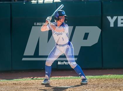 Thumbnail 3 in Lake Creek vs. Georgetown (UIL 5A State Championship) photogallery.