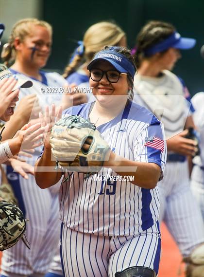 Thumbnail 3 in Lake Creek vs. Georgetown (UIL 5A State Championship) photogallery.