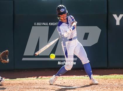 Thumbnail 3 in Lake Creek vs. Georgetown (UIL 5A State Championship) photogallery.