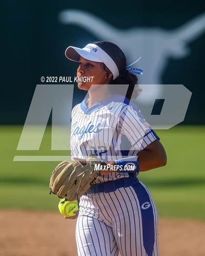Thumbnail 3 in Lake Creek vs. Georgetown (UIL 5A State Championship) photogallery.